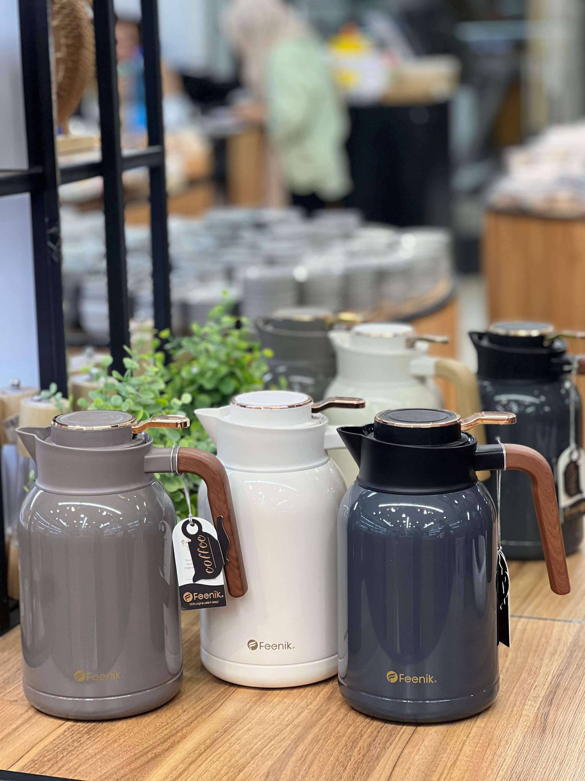 فلاسک 2 لیتر دسته چوبی شاسی دار برند فینیک