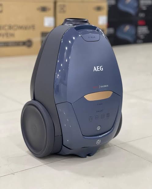 جاروبرقی سوپر سایلنت آاگ مدل VX82-1-5DB